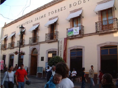 Paseo por Mexico Biblioteca Jaime Torres Bodet en Aguascalientes
