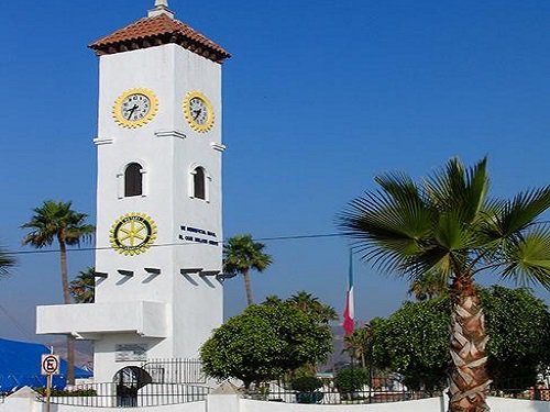 Paseo por Mexico Reloj de la Amistad de Ensenada