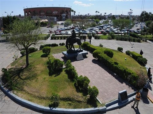 Paseo por Mexico Monumento a Los Pioneros en Mexicali