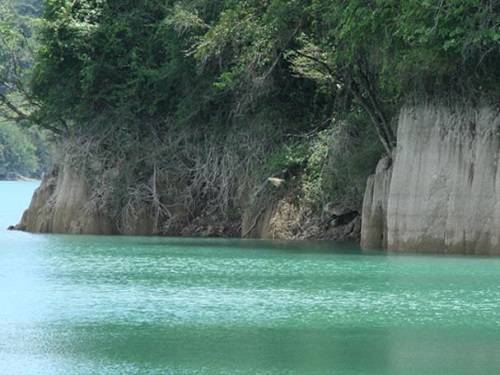 Paseo por Mexico Laguna  de Nahá en Ocosingo