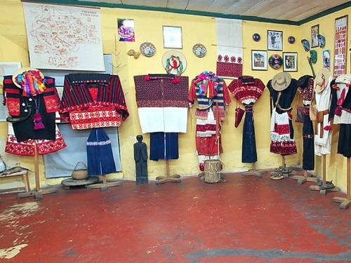 Paseo por Mexico Museo de Trajes Regionales de Sergio Castro en San Cristóbal de las Casas