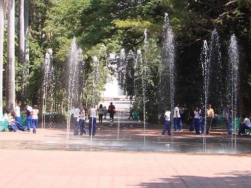 Paseo por Mexico Calzada de los Hombres Ilustres en Tuxtla Gutiérrez