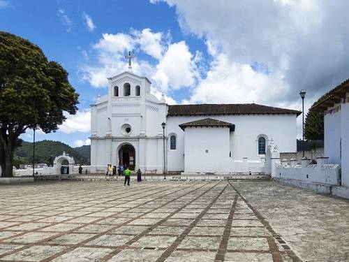 Paseo por Mexico Iglesia de San Lorenzo en Zinacantán