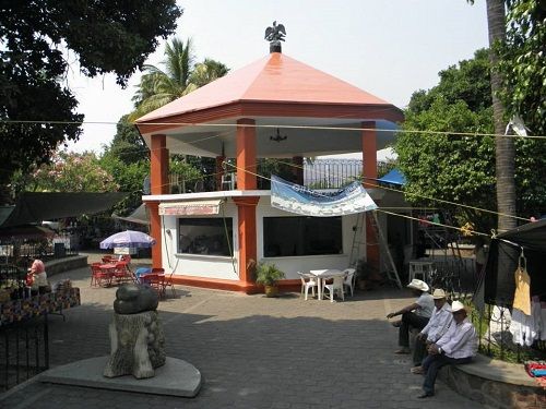 Paseo por Mexico Kiosco Coatlán del Río