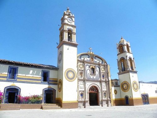 Paseo por Mexico Iglesia Parroquial dedicada a San Juan Evangelista en Aquixtla
