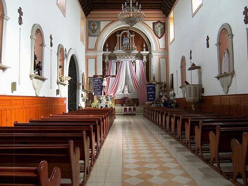 Paseo por Mexico Iglesia parroquial dedicada a San Francisco de Asís interior en Atempan