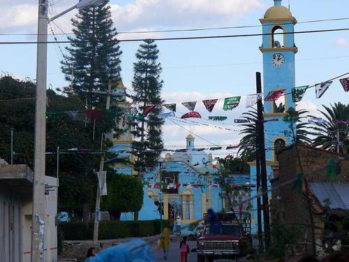 Paseo por Mexico Templo parroquial de Santiago en Atzitzihuacan