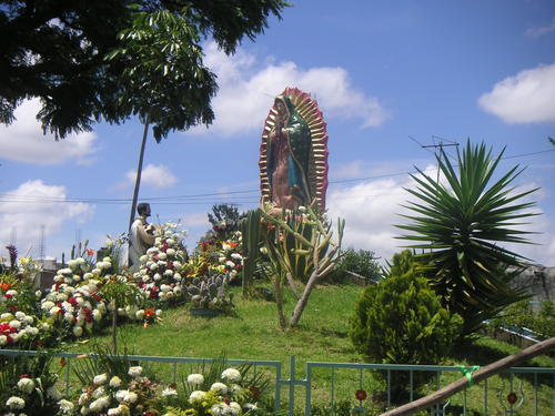 Paseo por Mexico Edificación a la Virgen de Guadalupe en Atzitzihuacan