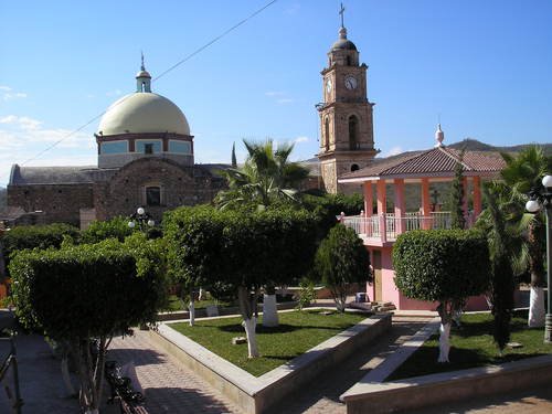 Paseo por Mexico La Iglesia Parroquial al Sagrado Corazón de Jesús y a la protección de San Miguel Arcángel en Axutla