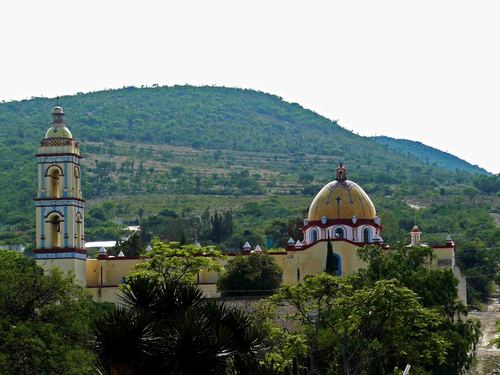 Paseo por Mexico Iglesia Santiago Acatepec en Caltepec