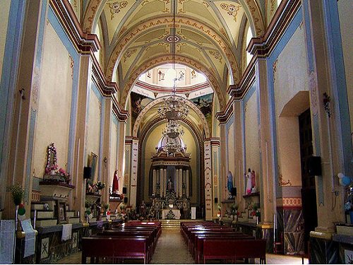 Paseo por Mexico Interior de Templo parroquial en honor a San Pedro en Chapulco