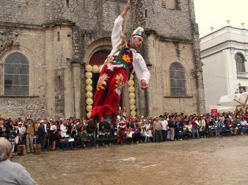 Paseo por Mexico La Danza de los Voladores de Cuetzalan del Progreso