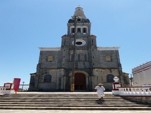 Paseo por Mexico Iglesia de San Francisco en Cuetzalan del Progreso