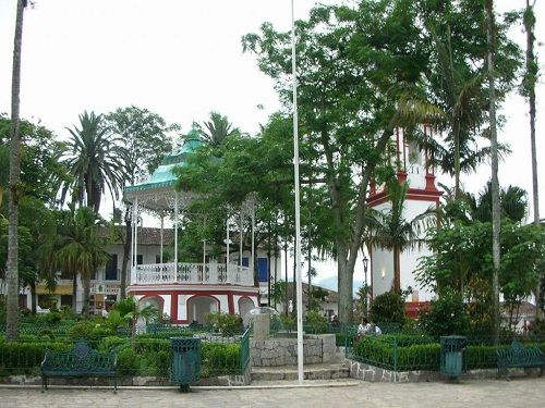 Paseo por Mexico Parque Central de Cuetzalan del Progreso