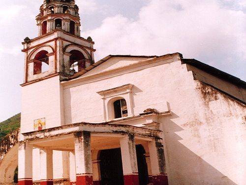 Paseo por Mexico Templo del Niño de la Candelaria en Huehuetla