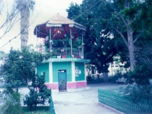 Paseo por Mexico Kiosco de Huehuetla