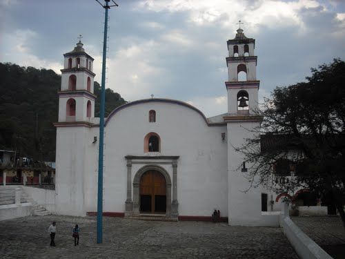 Paseo por Mexico Templo parroquial en honor a San Andrés Hueytlalpan