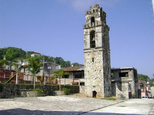 Paseo por Mexico La Torre del Campanario de Jonotla