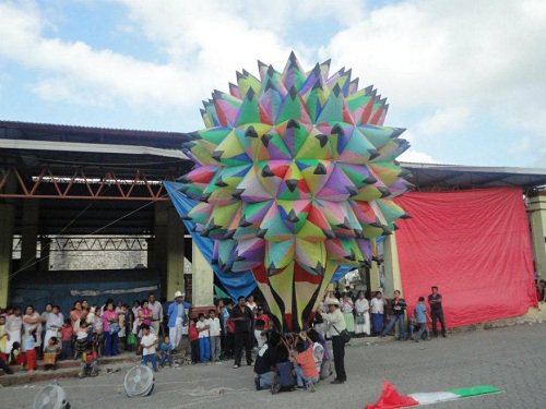 Paseo por Mexico Concurso Nacional de Globos de Papel China en Olintla