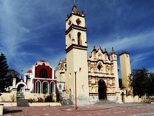 Paseo por Mexico Templo del Señor del Calvario en Petlalcingo
