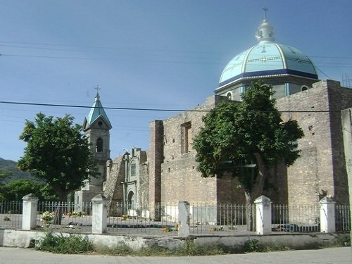 Paseo por Mexico Templo Parroquial en advocación de la Virgen María en Piaxtla