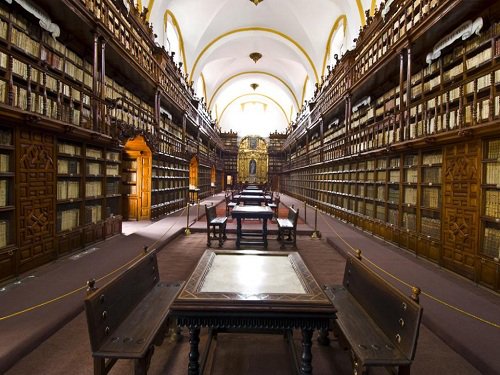 Paseo por Mexico Biblioteca Palafoxiana en Puebla