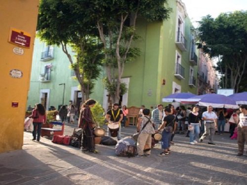 Paseo por Mexico Plaza de John Lennon en Puebla