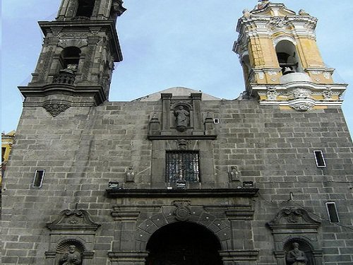 Paseo por Mexico Parroquia de Santiago en Puebla