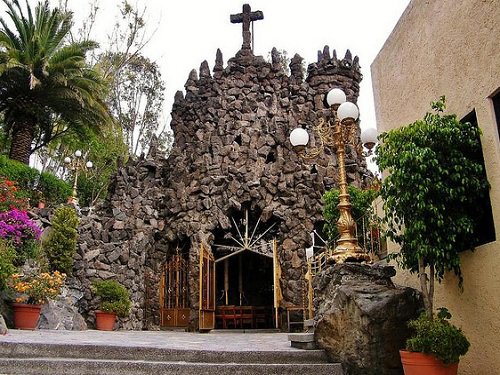 Paseo por Mexico Templo Nuestra Señora de Lourdes La Gruta en Puebla