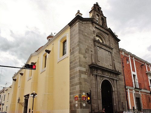 Paseo por Mexico Templo de San Pedro en Puebla