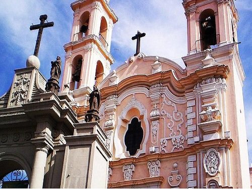 Paseo por Mexico Parroquia de la Santa Cruz en Puebla