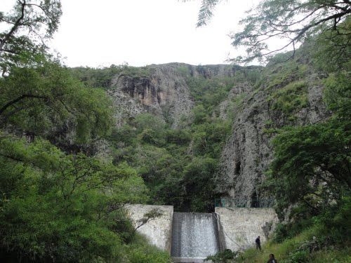 Paseo por Mexico Presa de la Peña en San Miguel Ixitlán