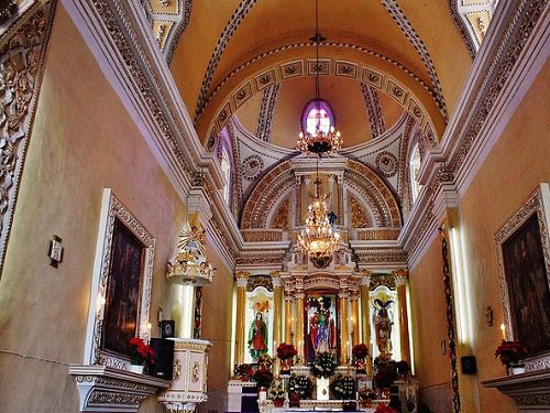 Paseo por Mexico Interior de Templo de San Miguel Tianguisháhuatl en San Pedro Cholula