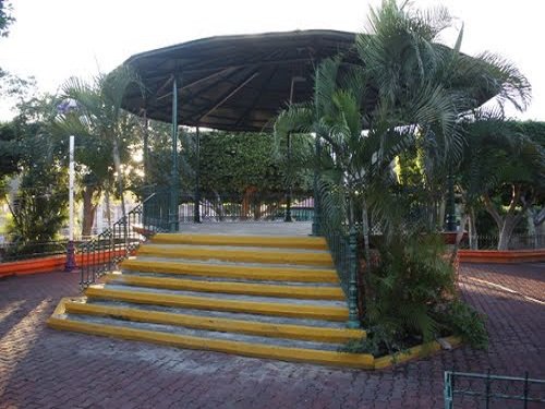 Paseo por Mexico Kiosco de Tecomatlán