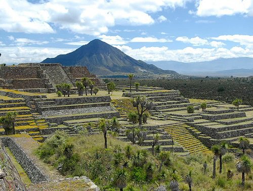 Paseo por Mexico Zona Arqueológica de Cantona en Tepeyahualco