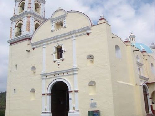 Paseo por Mexico Templo dedicado a Nuestro Señor del Calvario en Tochimilco