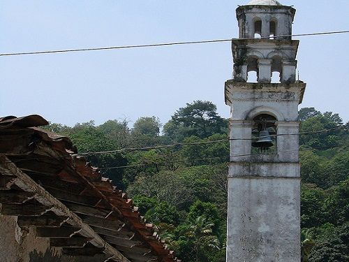 Paseo por Mexico Campanario Zapotitlán de Méndez