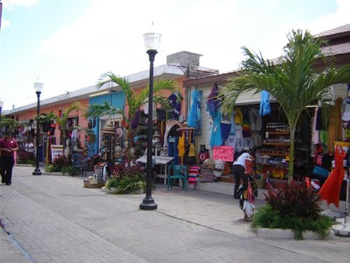 Paseo por Mexico Mercado de artesanías Puerto Morelos en Benito Juárez