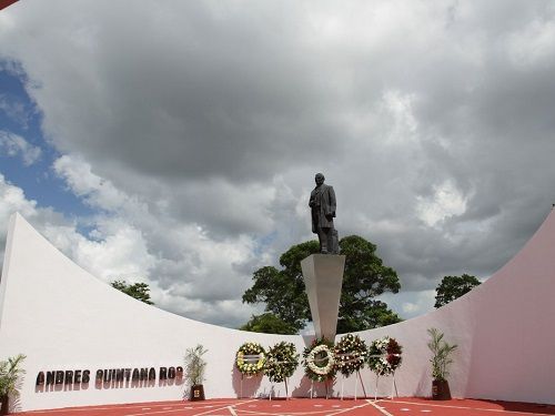 Paseo por Mexico Monumento a Andrés Quintana Roo en Othón P. Blanco