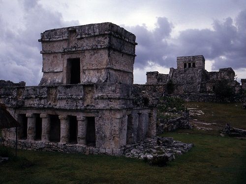 Paseo por Mexico El Templo de Los Frescos en Tulum