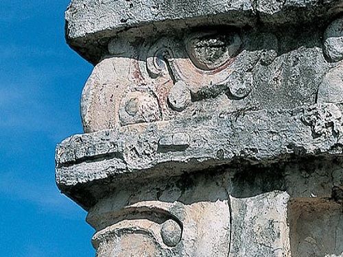 Paseo por Mexico Templo del Dios Descendente en Tulum