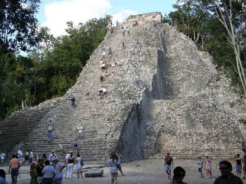 Paseo por Mexico Pirámide de Nohoch  en Tulum