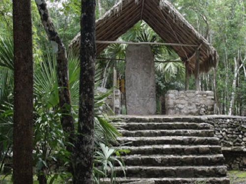 Paseo por Mexico La Estela 1 de Cobá en Tulum