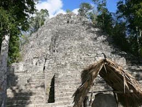 Paseo por Mexico Templo de la Iglesia Cobá en Tulum