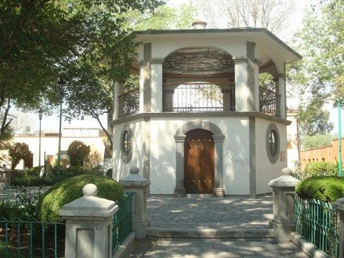 Paseo por Mexico Kiosco Apetatitlán de Antonio Carvajal