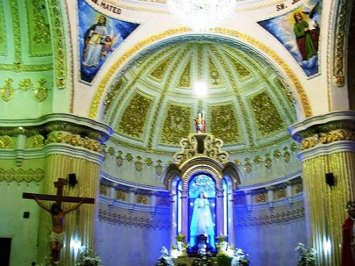 Paseo por Mexico Interior de la Iglesia de Santa Apolonia Teacalco