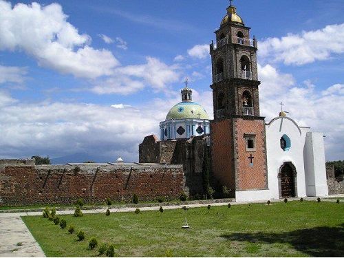 Paseo por Mexico Templo de San Francisco Tlacuilohcan en Yauhquemehcan